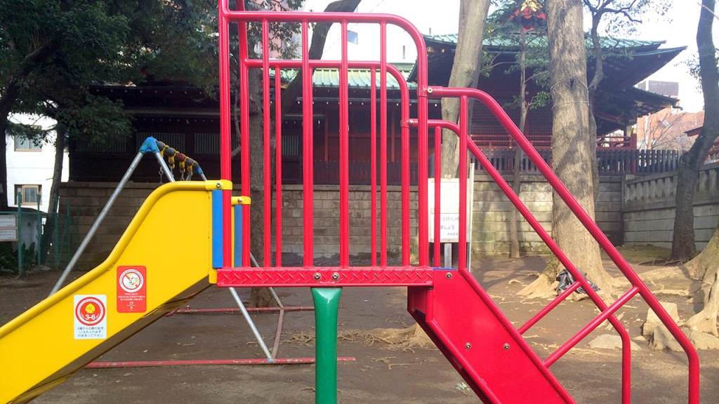 渋谷玉造稲荷神社の遊具