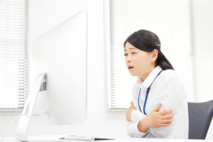 女性　社内　寒気